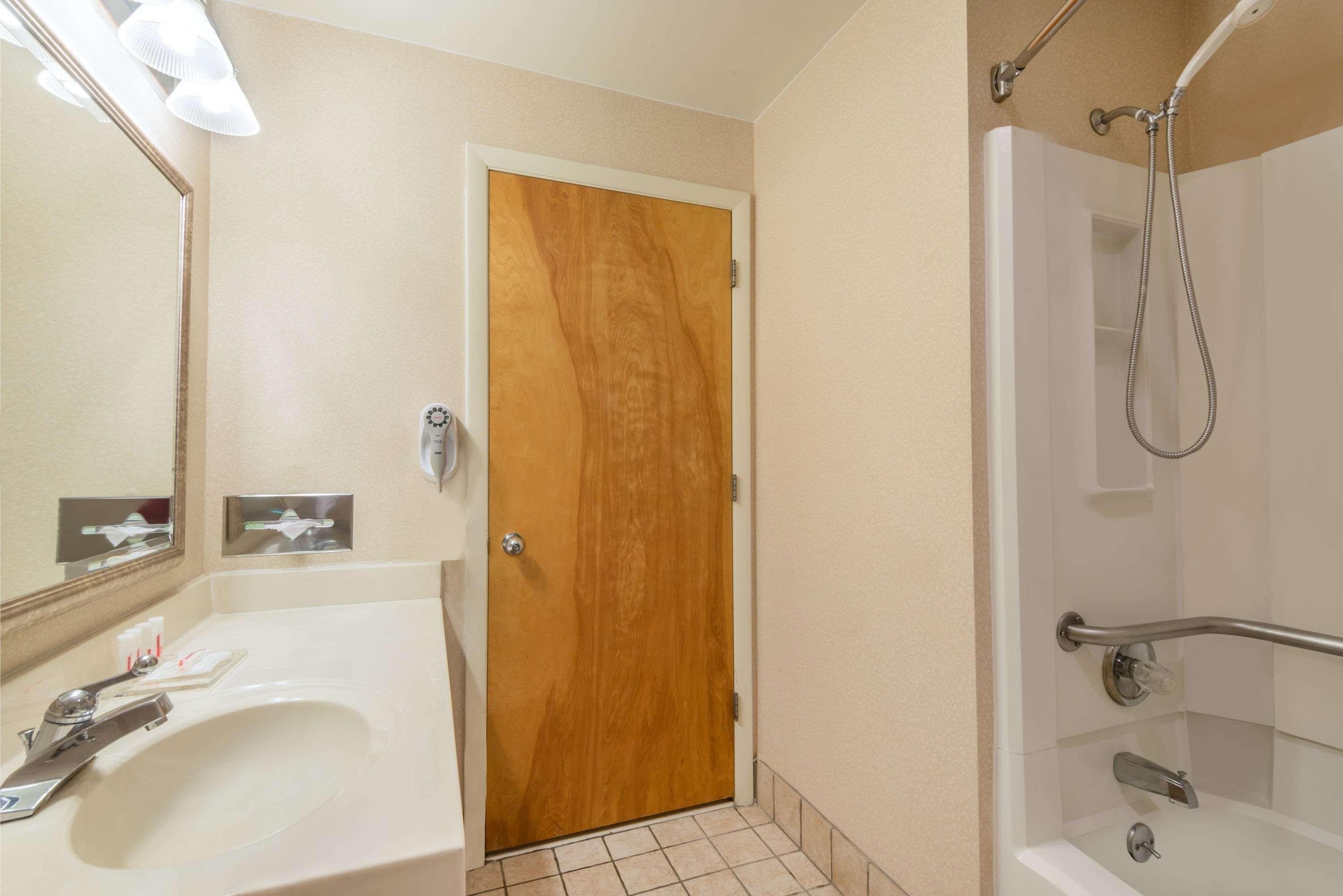 Ramada By Wyndham Columbus North Hotel Westerville Buitenkant foto