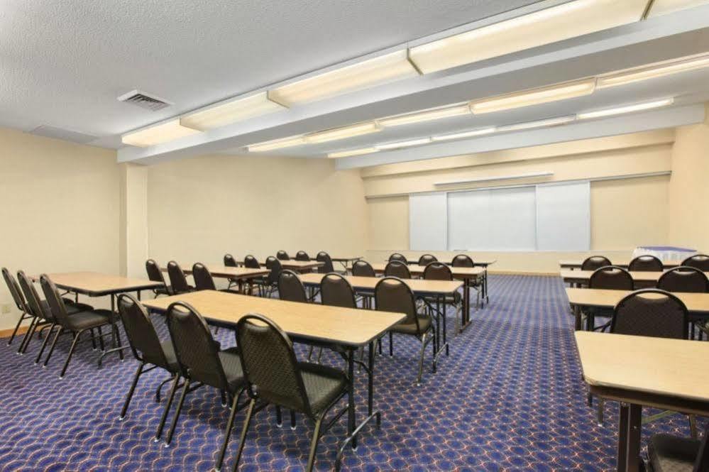 Ramada By Wyndham Columbus North Hotel Westerville Buitenkant foto